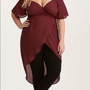 💕PRICE DROP💕Torrid Cold-Shoulder Hi-Lo top